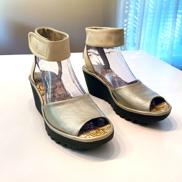 FLY London Women's Yula White Pearl Leather Wedge Pumps EU Size 37 US 6.5 / 7 - Picture 1 of 11